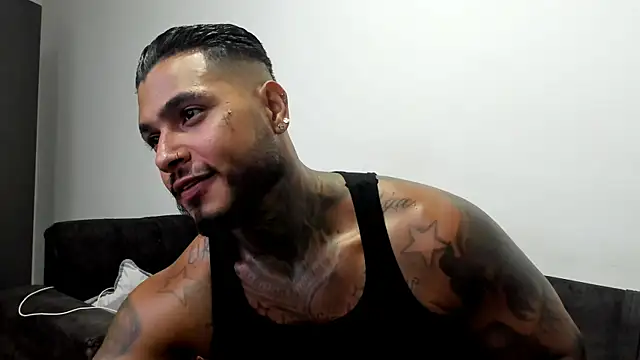 Snapshot of Exotic_tatto27121 chatting on April 23, 3:41 am Exotic tatto27121 online show from April 23, 3:41 am