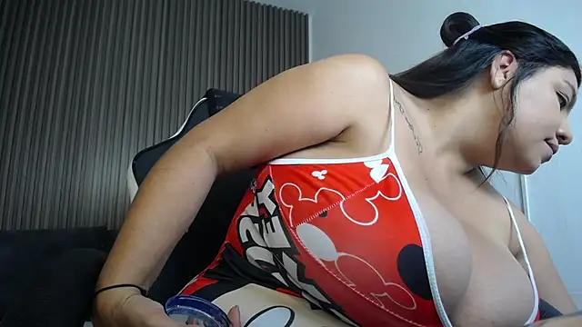 dania miller  online show from December 19, 12:12 pm