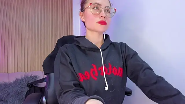 alessandra shayk6 online show from February 5, 11:44 am