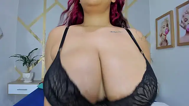 Snapshot of Caroliine_Torres chatting on February 6, 12:05 pm Caroliine Torres online show from February 6, 12:05 pm