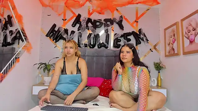 Snapshot of Caroliine_Torres chatting on October 23, 12:04 pm Caroliine Torres online show from October 23, 12:04 pm