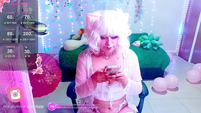 Snapshot of MilkyXSakura chatting on February 14, 2:18 am MilkyXSakura online show from February 14, 2:18 am