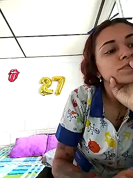 Snapshot of caroline0997 chatting on January 16, 6:27 pm caroline0997 online show from January 16, 6:27 pm