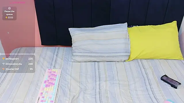Snapshot of petitelittleebony chatting on February 15, 7:54 pm petitelittleebony online show from February 15, 7:54 pm