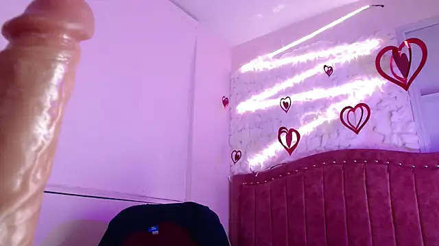 SarahStones online show from March 12, 7:13 am