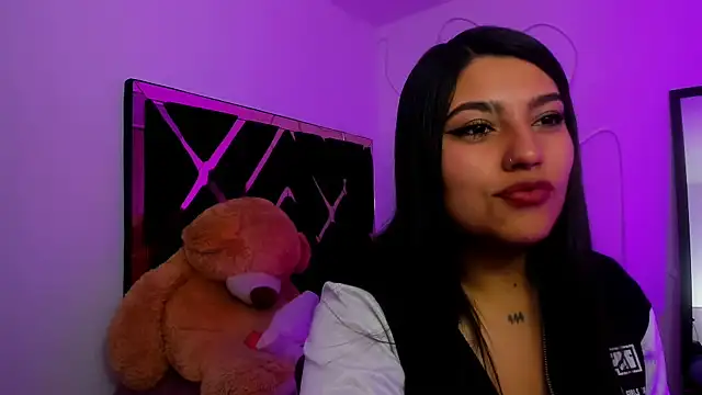 SarahStones online show from June 14, 9:55 am