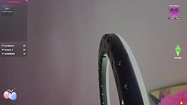 Snapshot of littlevixen18 chatting on December 17, 10:43 pm littlevixen18 online show from December 17, 10:43 pm