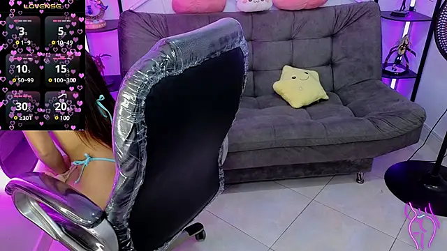 Snapshot of littlevixen18 chatting on February 26, 3:30 pm littlevixen18 online show from February 26, 3:30 pm