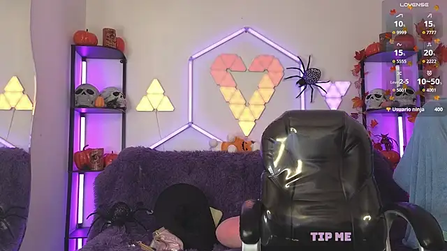 Snapshot of littlevixen18 chatting on October 8, 2:14 pm littlevixen18 online show from October 8, 2:14 pm