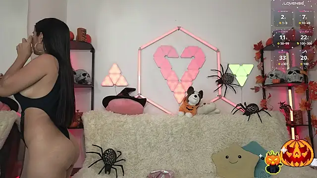 Snapshot of littlevixen18 chatting on October 15, 1:55 pm littlevixen18 online show from October 15, 1:55 pm