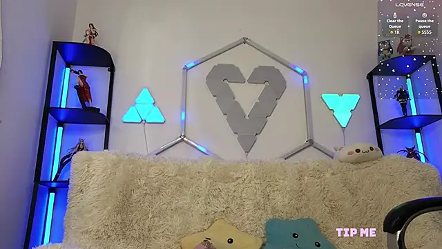 Snapshot of littlevixen18 chatting on November 5, 1:55 pm littlevixen18 online show from November 5, 1:55 pm