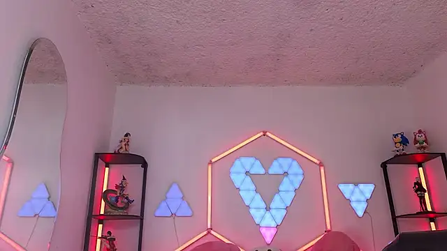 Snapshot of littlevixen18 chatting on February 4, 2:23 pm littlevixen18 online show from February 4, 2:23 pm