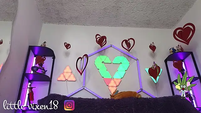 Snapshot of littlevixen18 chatting on March 21, 3:04 pm littlevixen18 online show from March 21, 3:04 pm