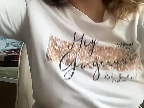 Snapshot of sassypooja chatting on December 21, 11:44 am sassypooja online show from December 21, 11:44 am
