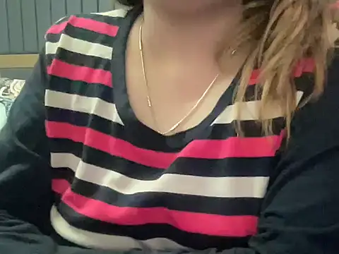 Snapshot of sassypooja chatting on December 23, 1:24 pm sassypooja online show from December 23, 1:24 pm