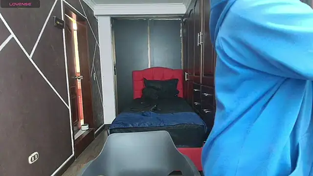 Snapshot of SexyNaf chatting on January 11, 7:05 pm SexyNaf online show from January 11, 7:05 pm