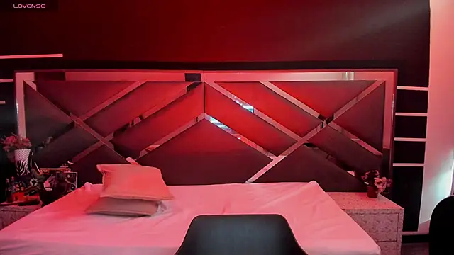 Snapshot of SexyNaf chatting on September 19, 7:58 pm SexyNaf online show from September 19, 7:58 pm