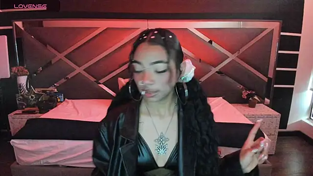 Snapshot of SexyNaf chatting on September 26, 7:40 pm SexyNaf online show from September 26, 7:40 pm