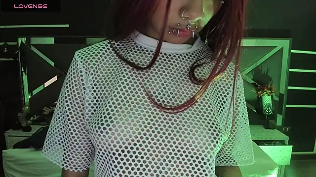 Snapshot of SexyNaf chatting on October 4, 9:02 pm SexyNaf online show from October 4, 9:02 pm