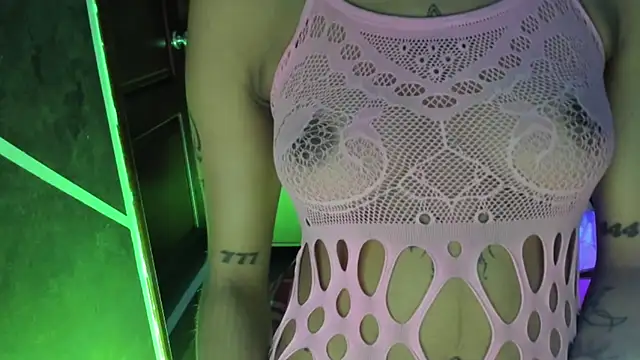 Snapshot of SexyNaf chatting on October 13, 8:09 pm SexyNaf online show from October 13, 8:09 pm