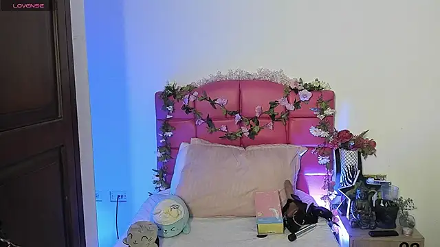 Snapshot of SexyNaf chatting on October 27, 7:18 pm SexyNaf online show from October 27, 7:18 pm