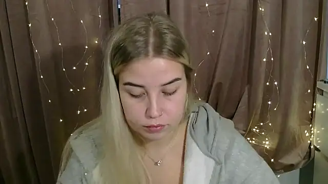 KristyHoney online show from December 6, 10:05 am