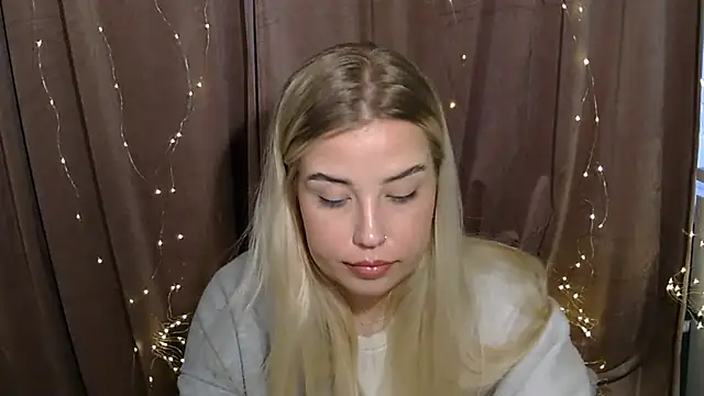 KristyHoney online show from December 8, 9:35 am