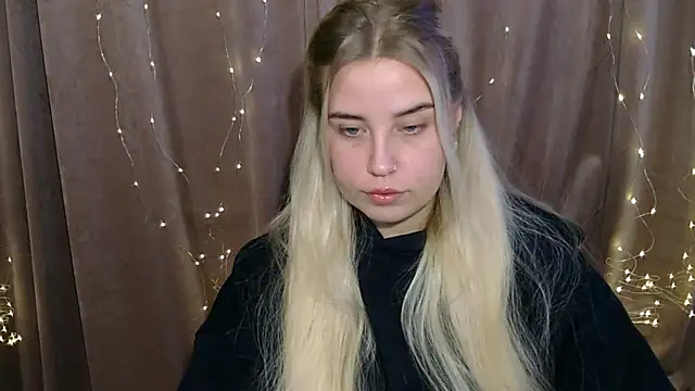 KristyHoney online show from December 14, 6:56 am