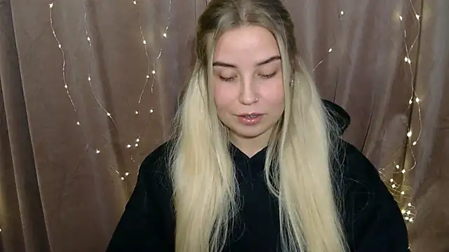 KristyHoney online show from December 14, 10:02 am