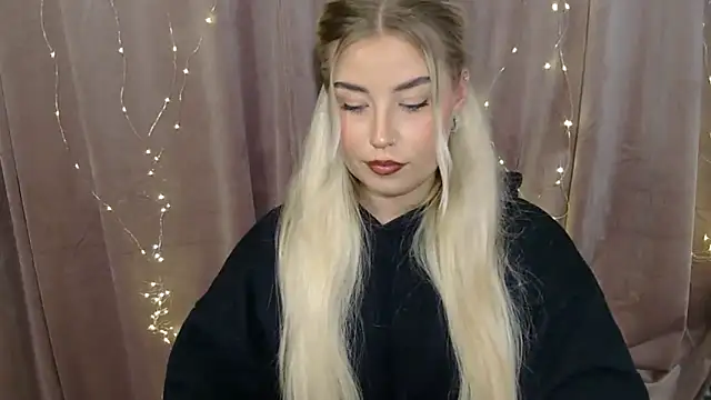 KristyHoney online show from December 15, 7:31 pm