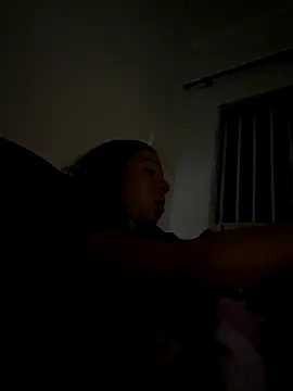 Snapshot of leelecarolinna chatting on January 7, 3:20 am leelecarolinna online show from January 7, 3:20 am