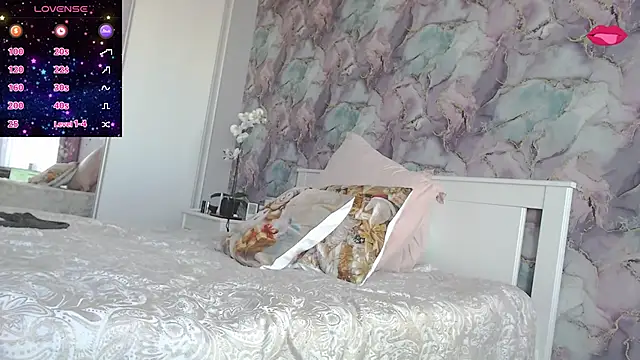 Snapshot of deliciousRose chatting on May 4, 5:03 am deliciousRose online show from May 4, 5:03 am