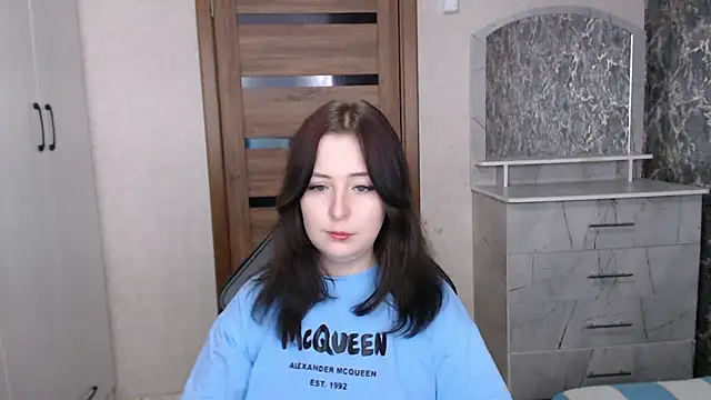 Snapshot of Kristy-Max chatting on December 14, 7:25 am Kristy-Max online show from December 14, 7:25 am