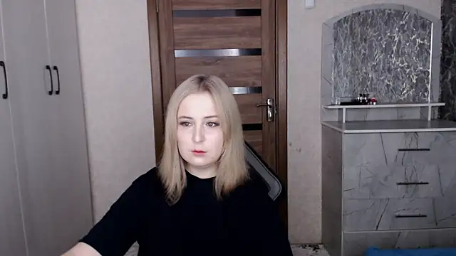 Snapshot of Kristy-Max chatting on January 6, 9:18 pm Kristy-Max online show from January 6, 9:18 pm