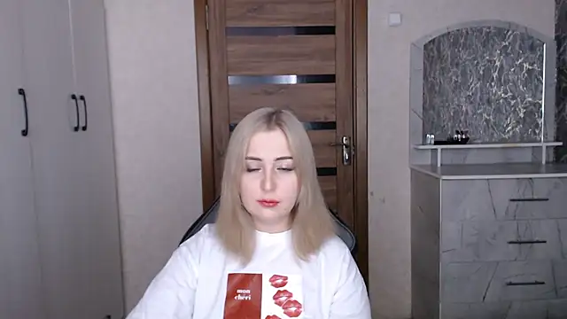 Snapshot of Kristy-Max chatting on January 13, 7:41 pm Kristy-Max online show from January 13, 7:41 pm