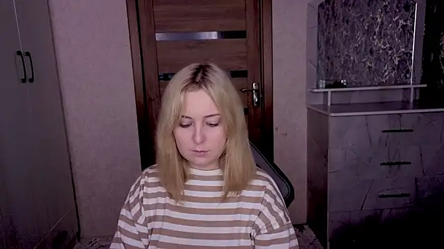 Snapshot of Kristy-Max chatting on February 2, 9:35 pm Kristy-Max online show from February 2, 9:35 pm