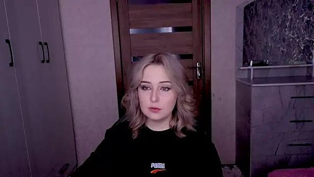 Snapshot of Kristy-Max chatting on February 7, 11:19 pm Kristy-Max online show from February 7, 11:19 pm