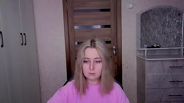 Snapshot of Kristy-Max chatting on February 10, 10:03 pm Kristy-Max online show from February 10, 10:03 pm