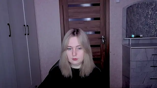 Snapshot of Kristy-Max chatting on February 13, 7:59 am Kristy-Max online show from February 13, 7:59 am