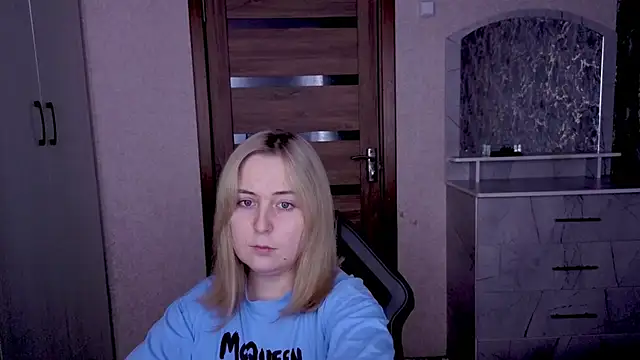 Snapshot of Kristy-Max chatting on February 17, 8:48 pm Kristy-Max online show from February 17, 8:48 pm