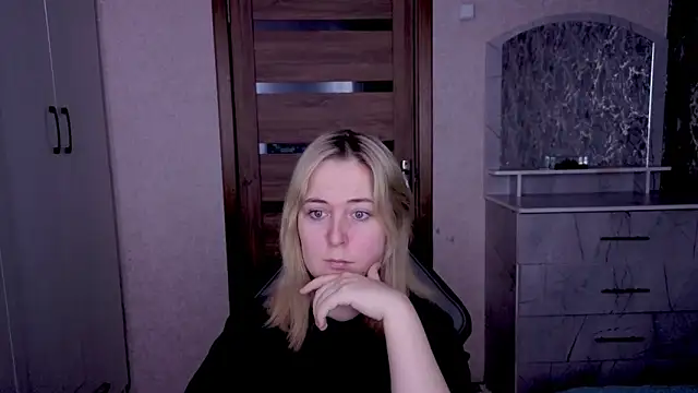 Snapshot of Kristy-Max chatting on February 23, 1:30 pm Kristy-Max online show from February 23, 1:30 pm