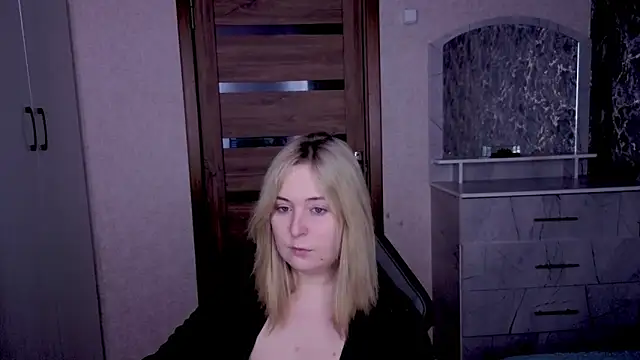 Snapshot of Kristy-Max chatting on February 24, 1:47 am Kristy-Max online show from February 24, 1:47 am