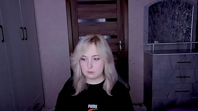 Snapshot of Kristy-Max chatting on March 10, 9:31 pm Kristy-Max online show from March 10, 9:31 pm