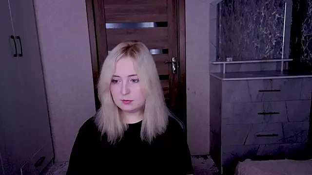 Snapshot of Kristy-Max chatting on March 12, 8:15 pm Kristy-Max online show from March 12, 8:15 pm