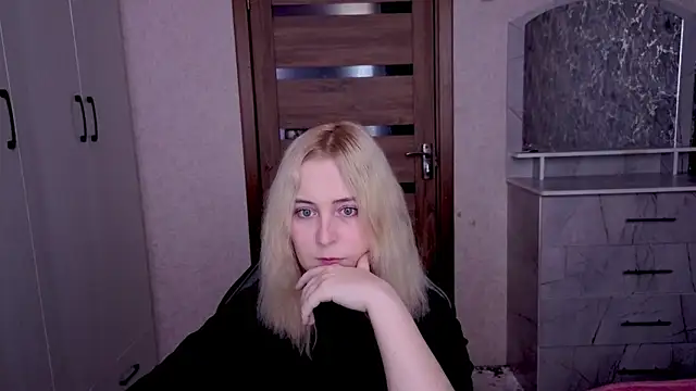 Snapshot of Kristy-Max chatting on March 17, 5:33 am Kristy-Max online show from March 17, 5:33 am