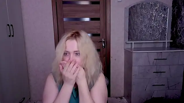 Snapshot of Kristy-Max chatting on March 20, 5:56 am Kristy-Max online show from March 20, 5:56 am