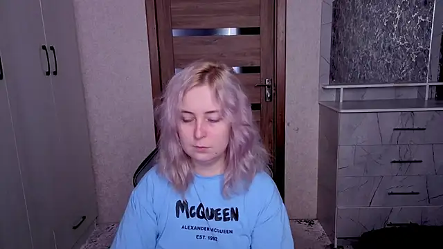 Snapshot of Kristy-Max chatting on March 21, 6:40 am Kristy-Max online show from March 21, 6:40 am