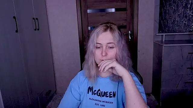 Snapshot of Kristy-Max chatting on March 21, 8:56 pm Kristy-Max online show from March 21, 8:56 pm