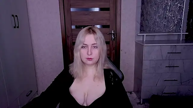 Snapshot of Kristy-Max chatting on March 23, 7:56 am Kristy-Max online show from March 23, 7:56 am