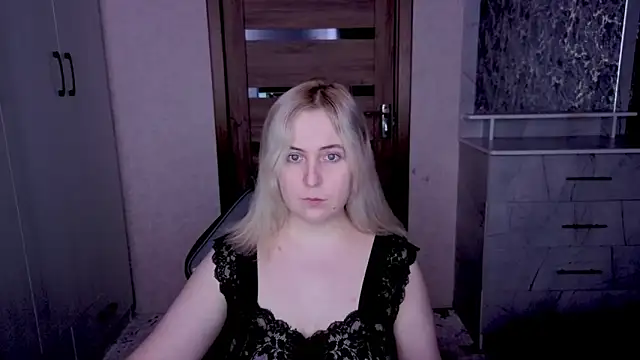 Snapshot of Kristy-Max chatting on March 23, 8:57 pm Kristy-Max online show from March 23, 8:57 pm